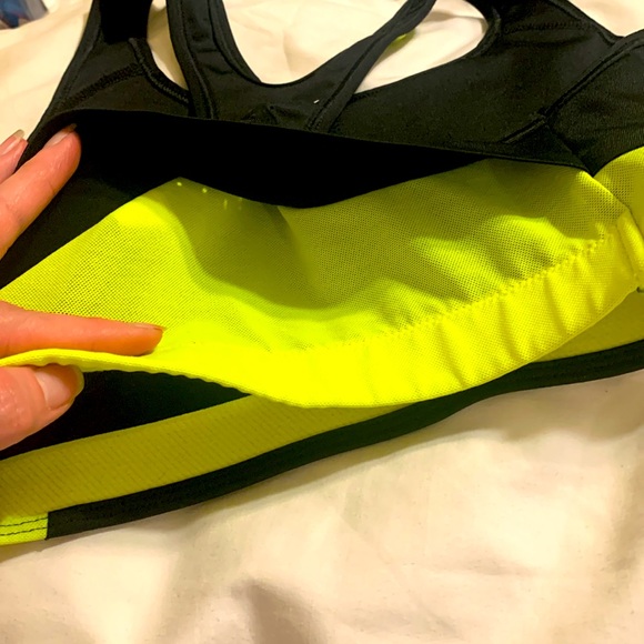 Women’s Nike Sports Bra Size Small NWOT! - Picture 3 of 3
